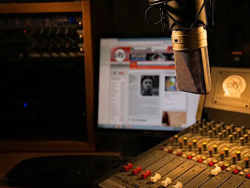 Studio di registrazione radiofonico professionale.